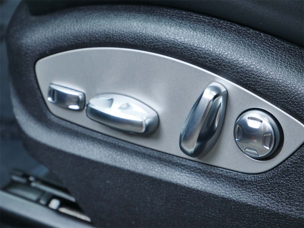 2024 Porsche Macan photo 11