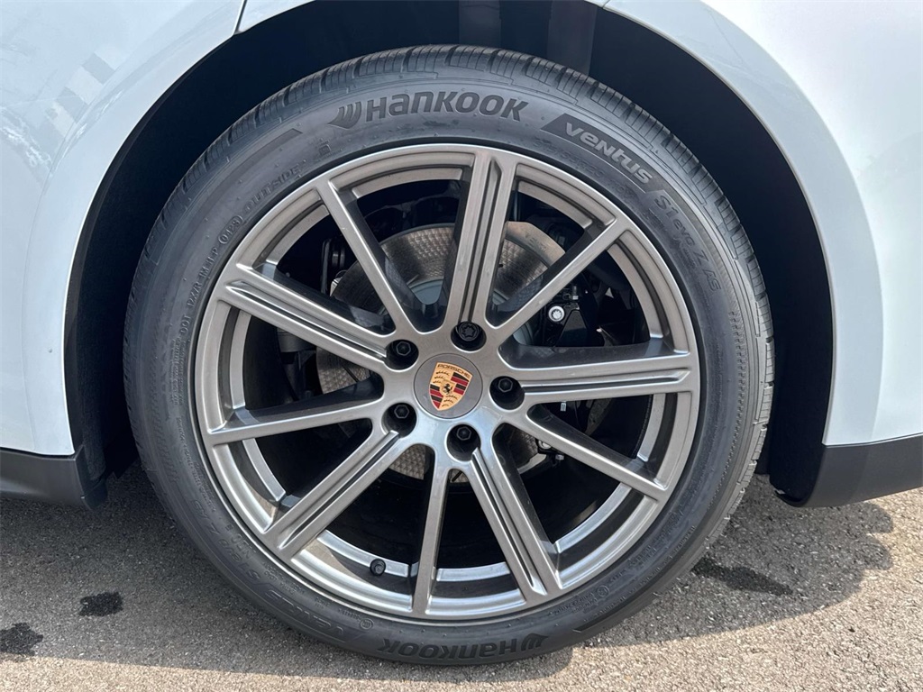 2025 Porsche Panamera 4 photo 12