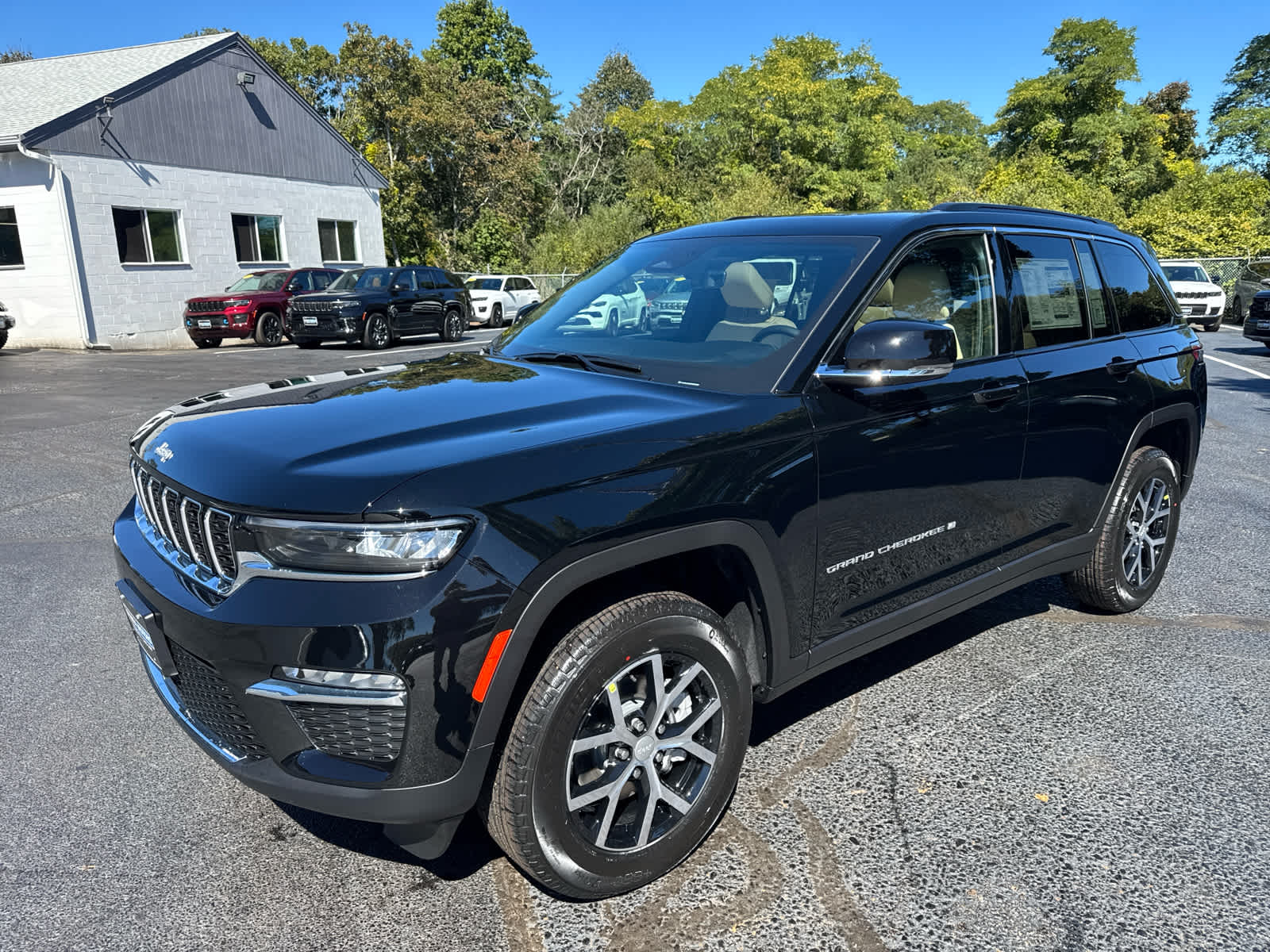 2025 Jeep Grand Cherokee Limited photo 4