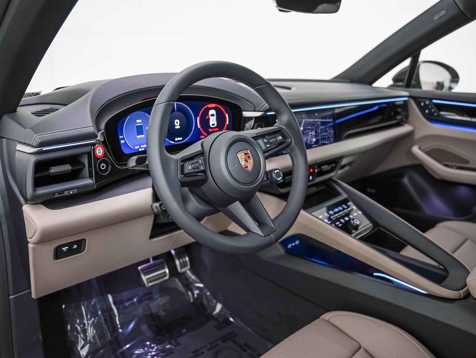2025 Porsche Macan Electric photo 4