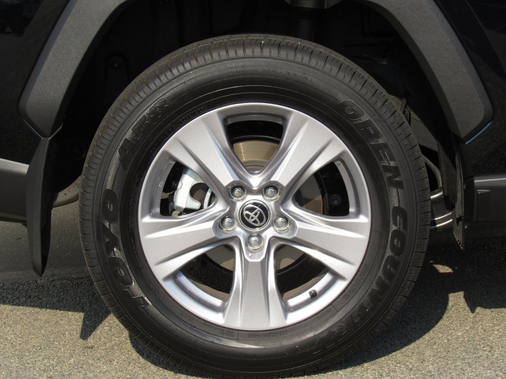2025 Toyota RAV4 Hybrid XLE photo 33