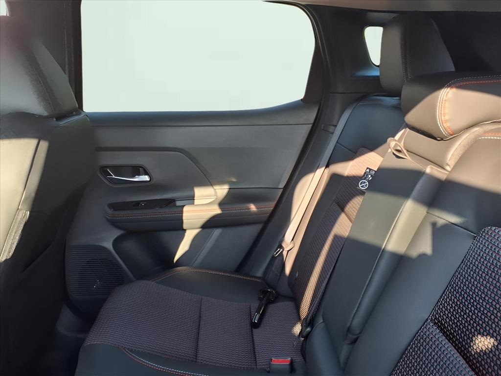 2025 Nissan Kicks SR photo 9