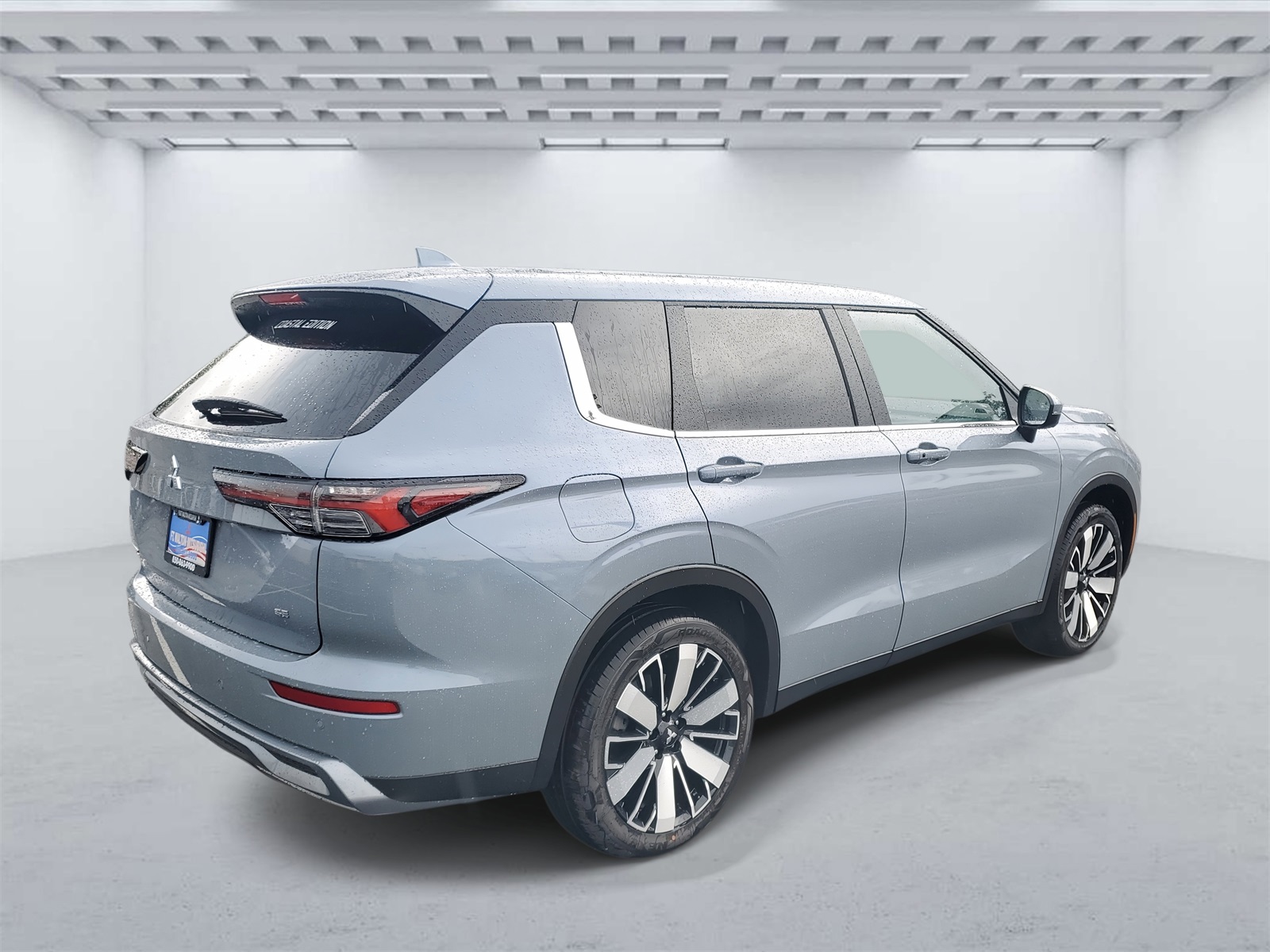2025 Mitsubishi Outlander SE photo 4