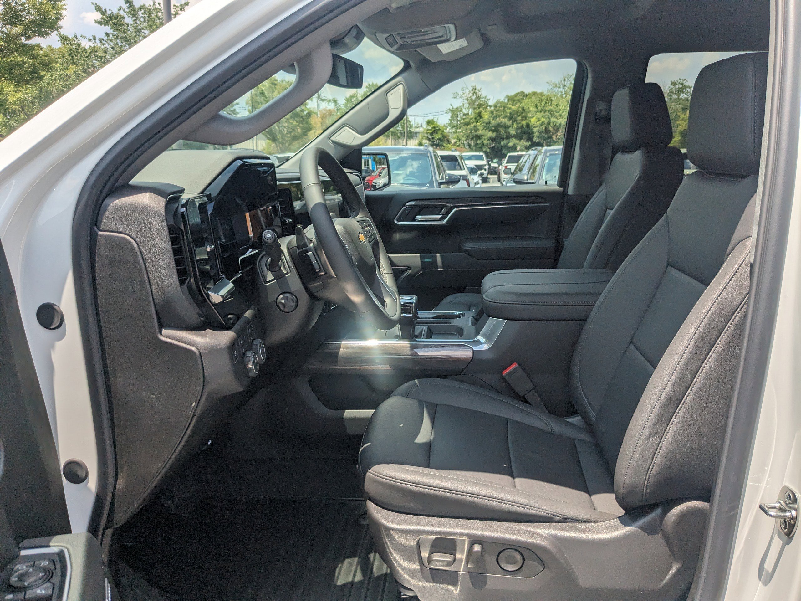 2025 Chevrolet Silverado 1500 LTZ photo 19