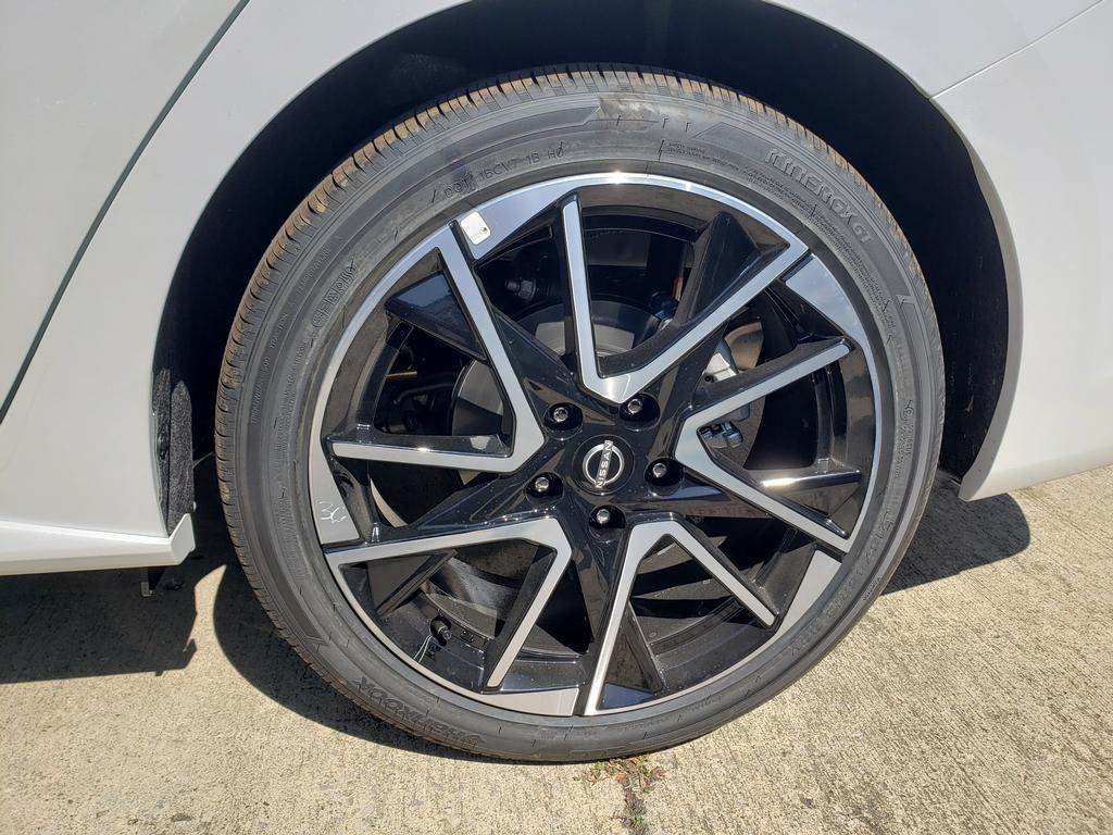 2025 Nissan Sentra SR photo 12