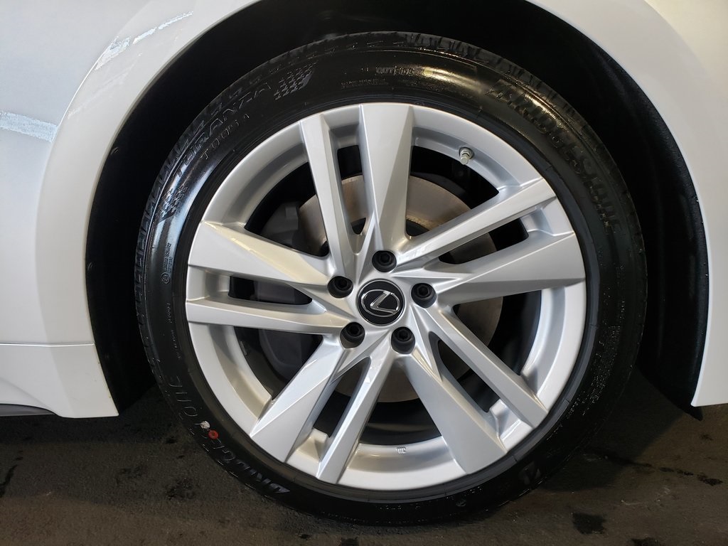 2025 Lexus IS 300 photo 4
