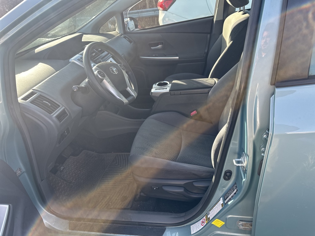 2014 Toyota Prius V photo 3