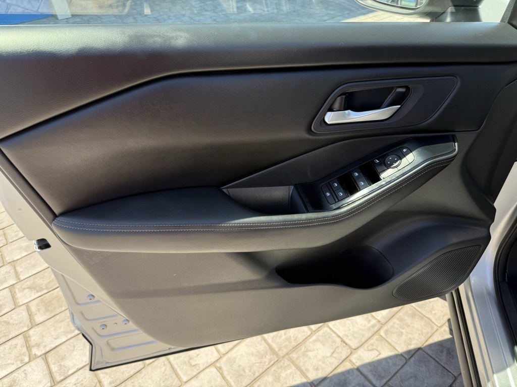 2024 Nissan Rogue SV photo 23