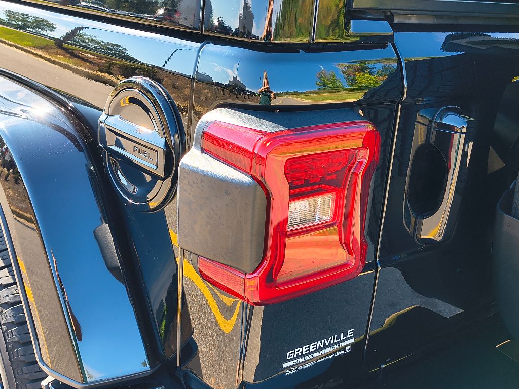 2023 Jeep Wrangler High Altitude photo 28