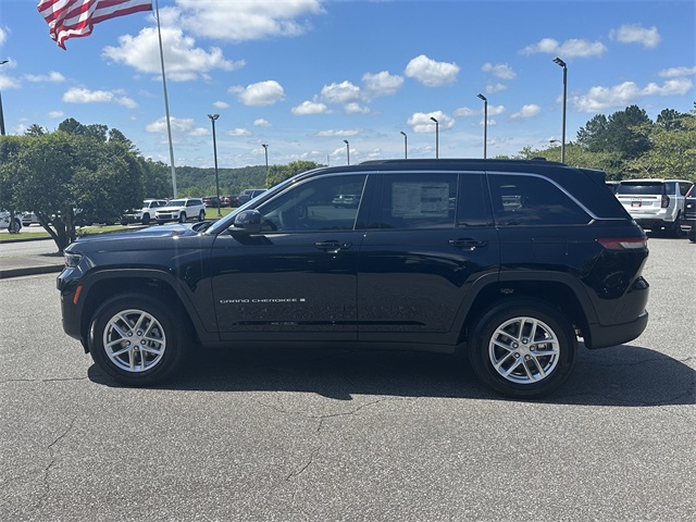 2025 Jeep Grand Cherokee Laredo X photo 2