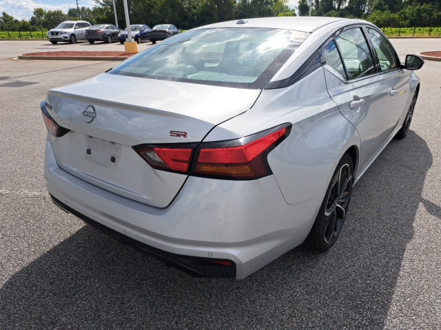 2024 Nissan Altima 2.5 SR photo 9