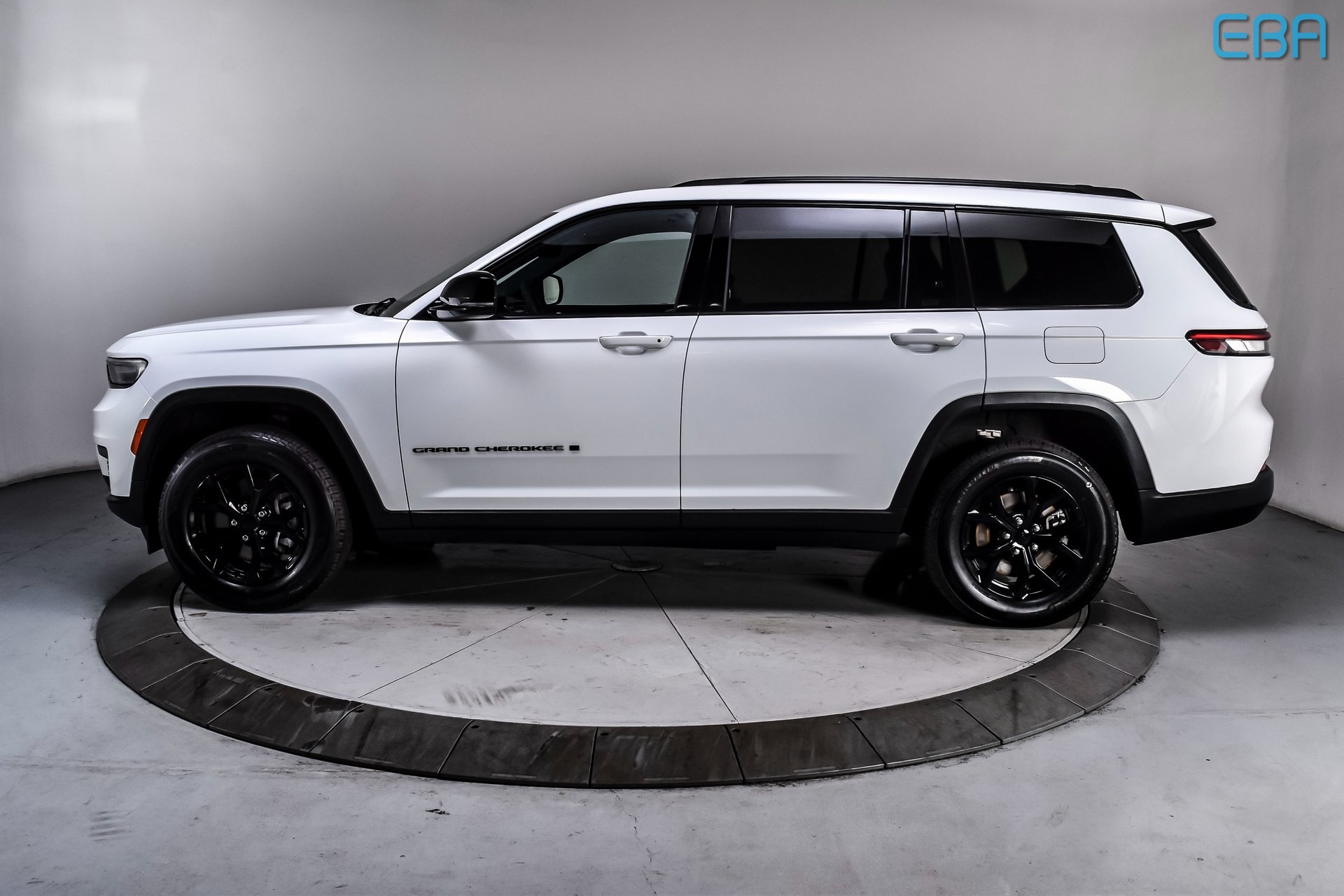 2024 Jeep Grand Cherokee Altitude photo 3