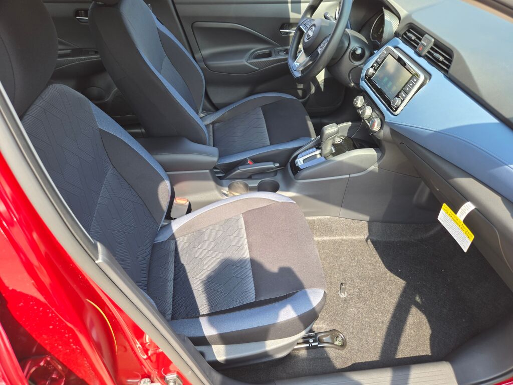 2025 Nissan Versa SV photo 4