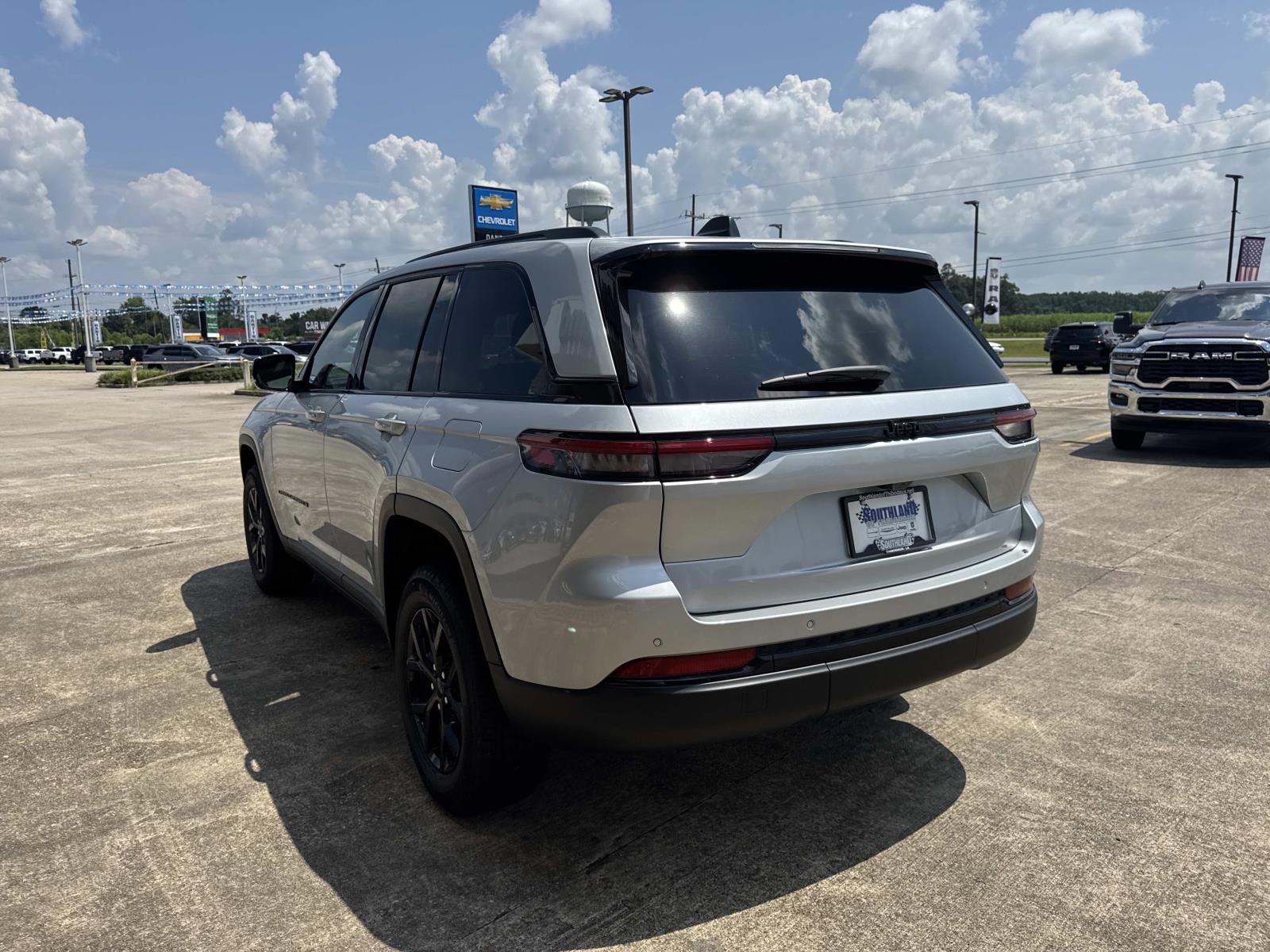 2025 Jeep Grand Cherokee Altitude X photo 2