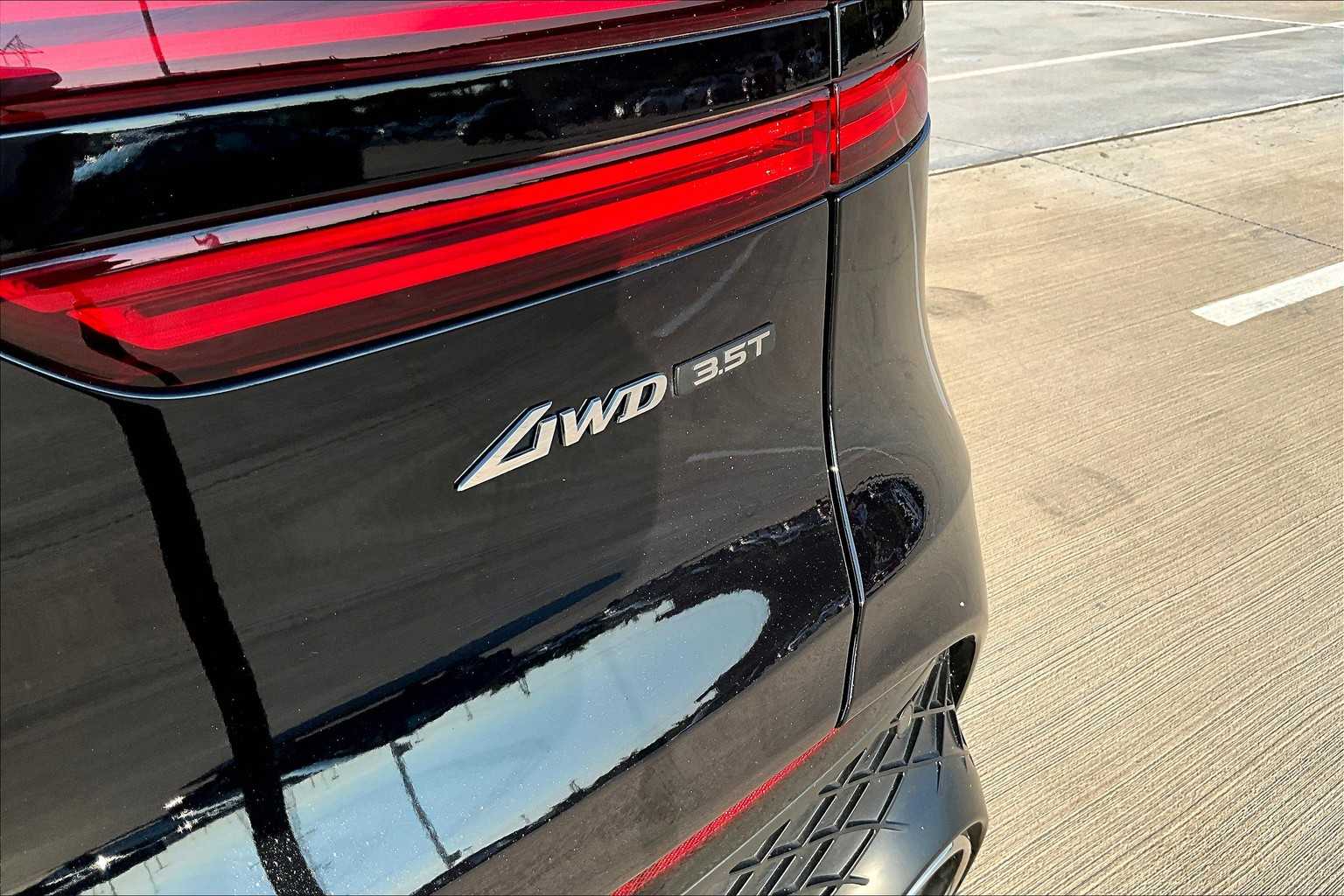 2025 Genesis GV70 3.5T Sport photo 9