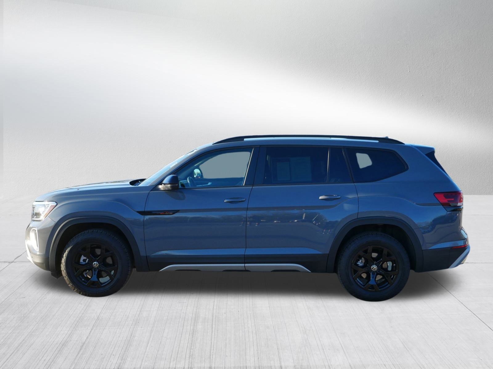 2024 Volkswagen Atlas Peak Edition SEL photo 2