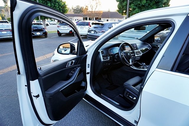 Used 2020 White BMW sDrive40i image 43