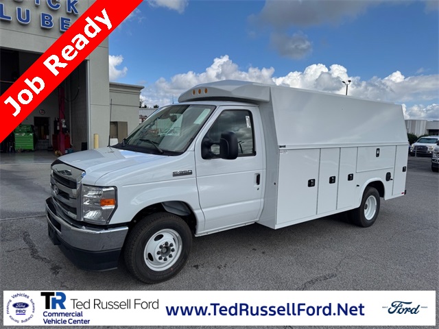 2026 Ford E-Series Cutaway Base's photo