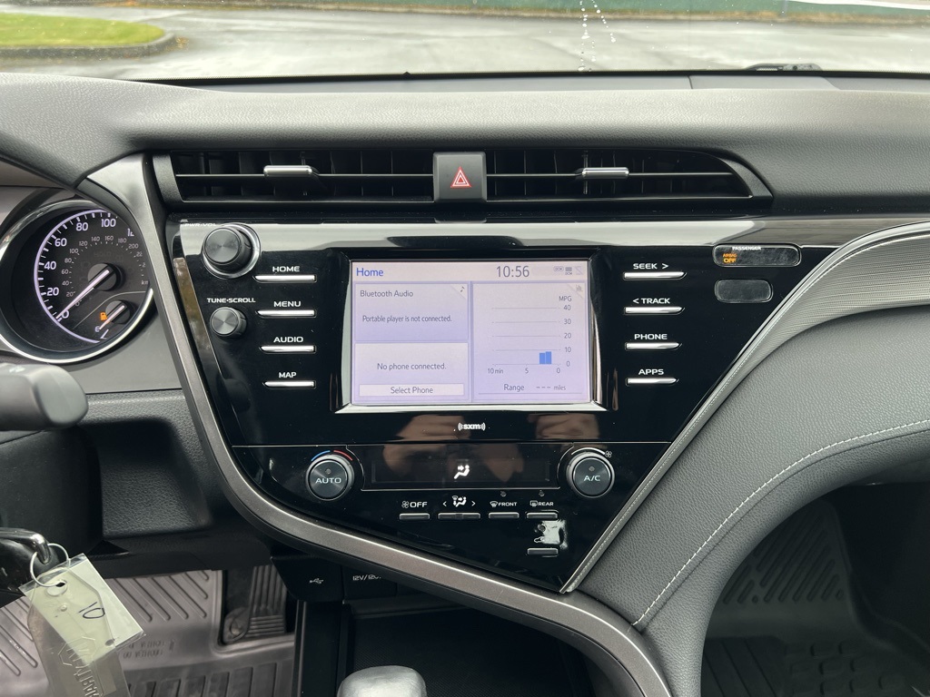 2020 Toyota Camry SE photo 19