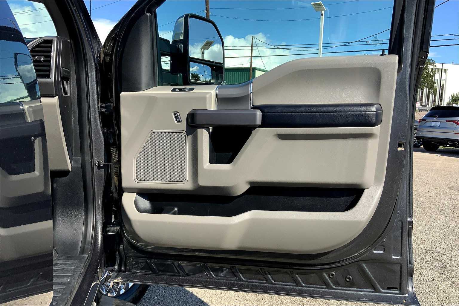 2020 Ford F-250 XLT photo 22