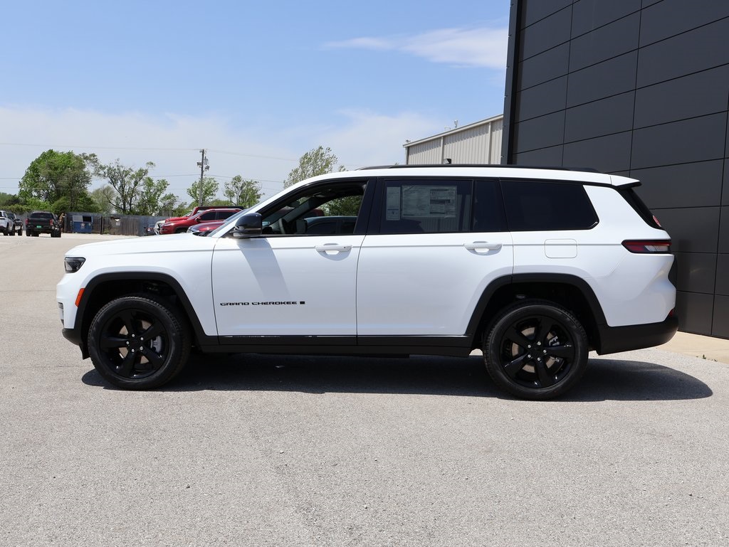 2025 Jeep Grand Cherokee Limited photo 2