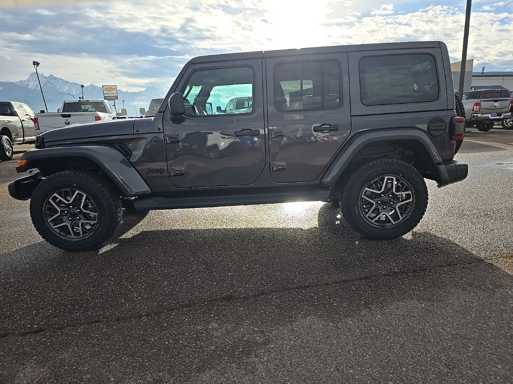 2025 Jeep Wrangler Sahara photo 4