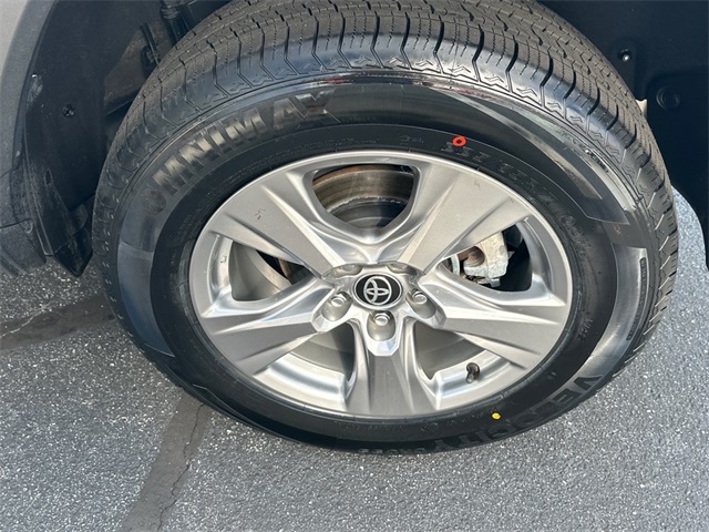 2024 Toyota RAV4 XLE photo 22