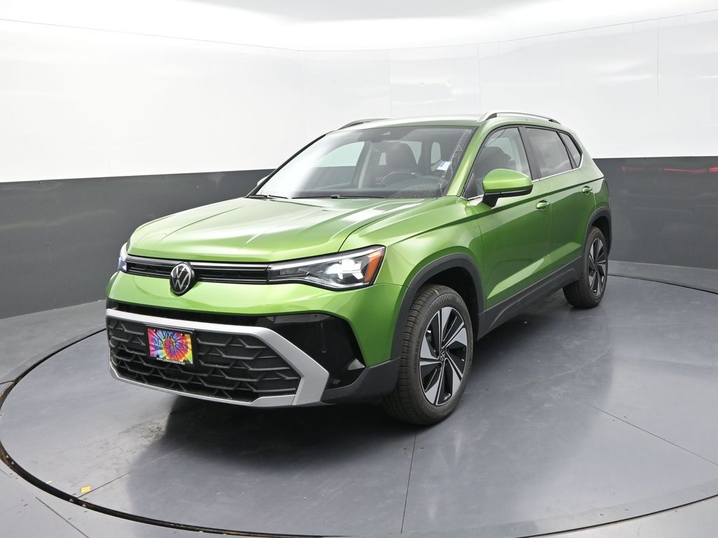 2025 Volkswagen Taos SE photo 3