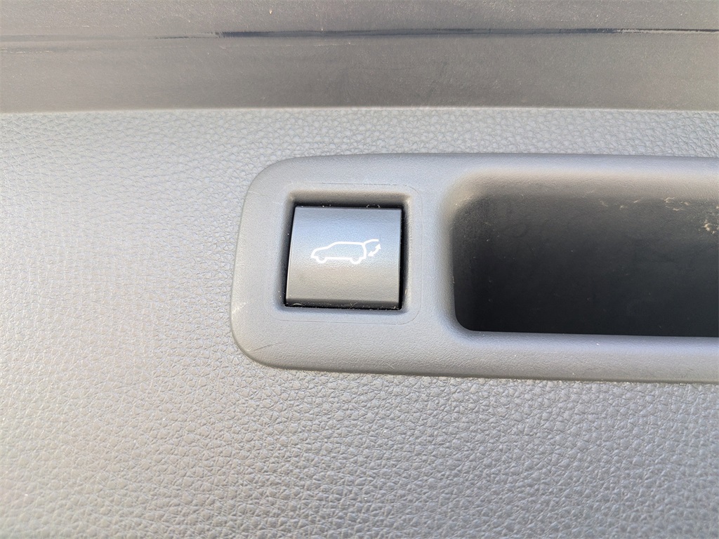 2020 Toyota Highlander Limited photo 11