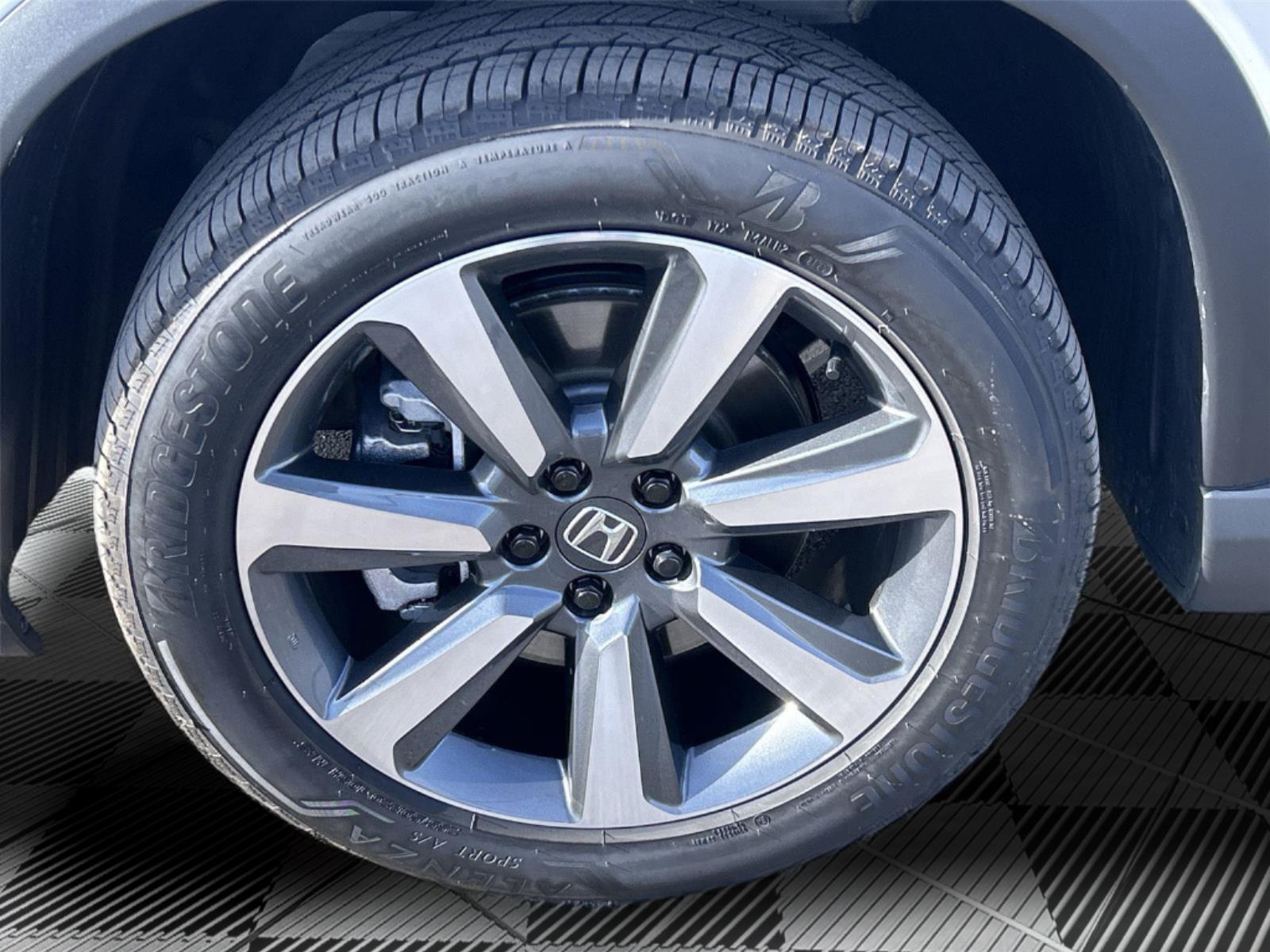 Certified 2025 Honda Pilot Elite with VIN 5FNYG1H82SB142708 for sale in Kansas City