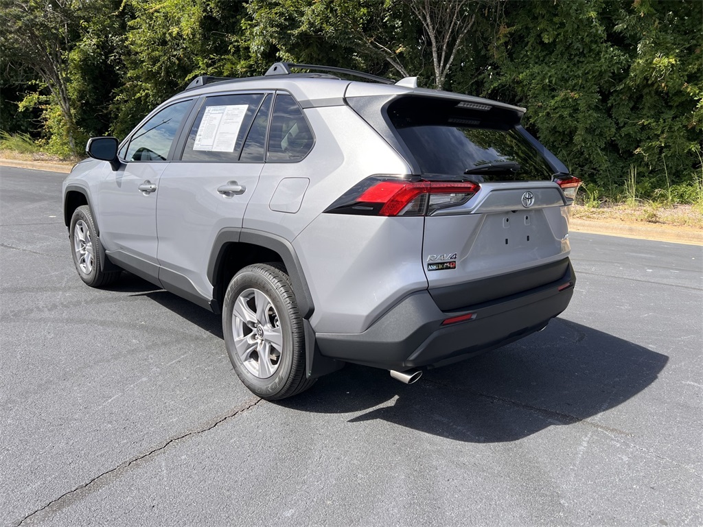 2024 Toyota RAV4 XLE photo 3