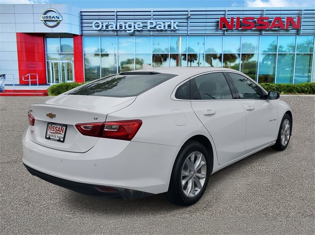 2024 Chevrolet Malibu 1LT photo 2
