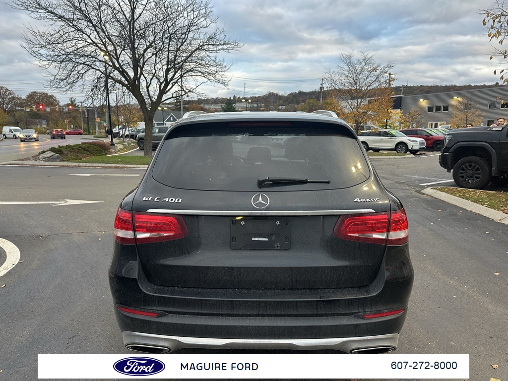 2019 Mercedes Benz GLC 300 4MATIC photo 3