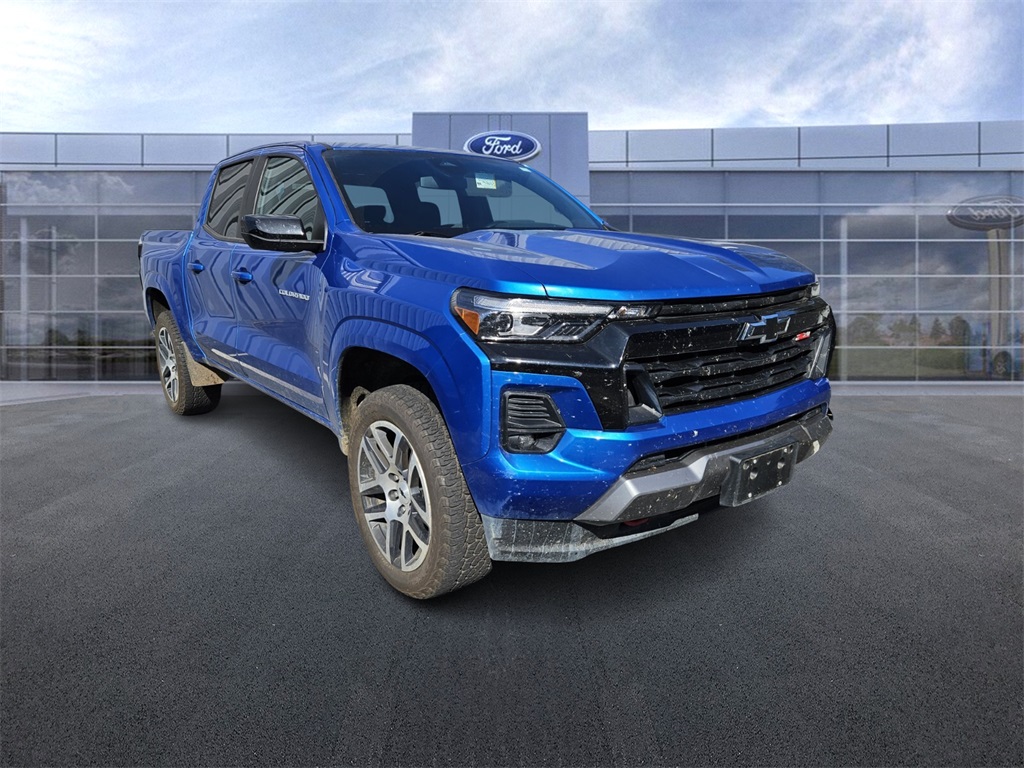 2024 Chevrolet Colorado Z71 photo 2