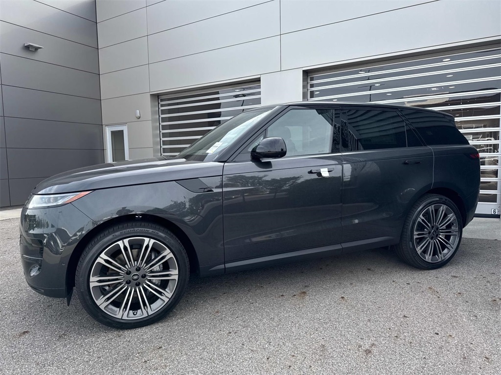 2025 Land Rover Range Rover Sport SE photo 3