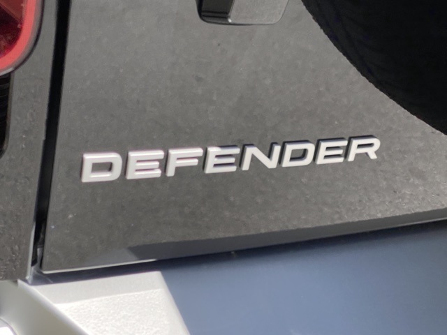 2025 Land Rover Defender 110 S photo 26