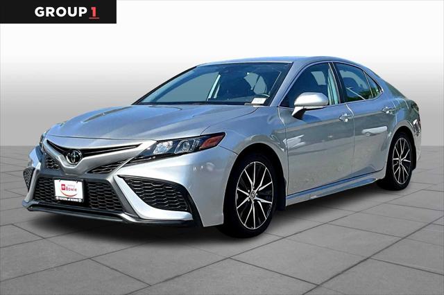 2023 Toyota Camry SE's photo