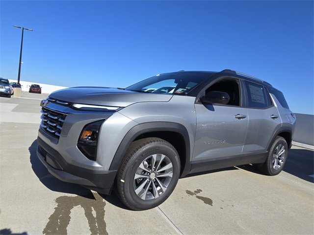 2025 Chevrolet Equinox LT photo 3