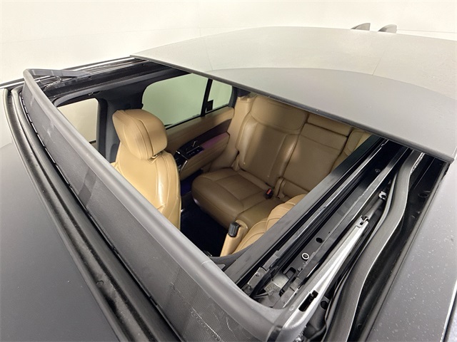 2023 Land Rover Range Rover SE photo 14