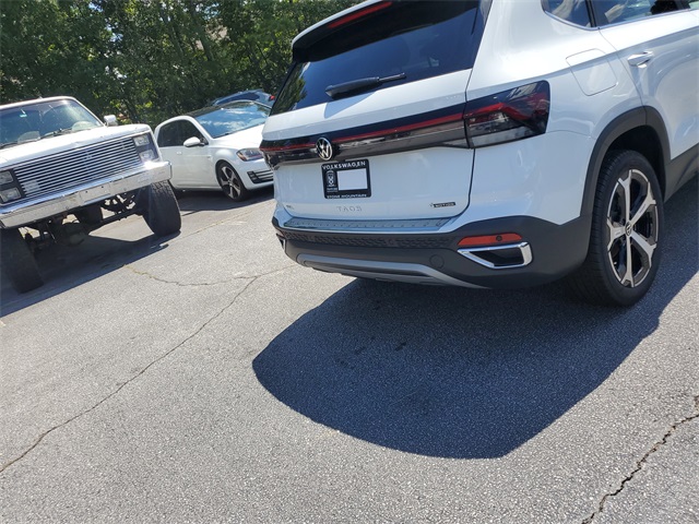 2025 Volkswagen Taos SEL photo 3