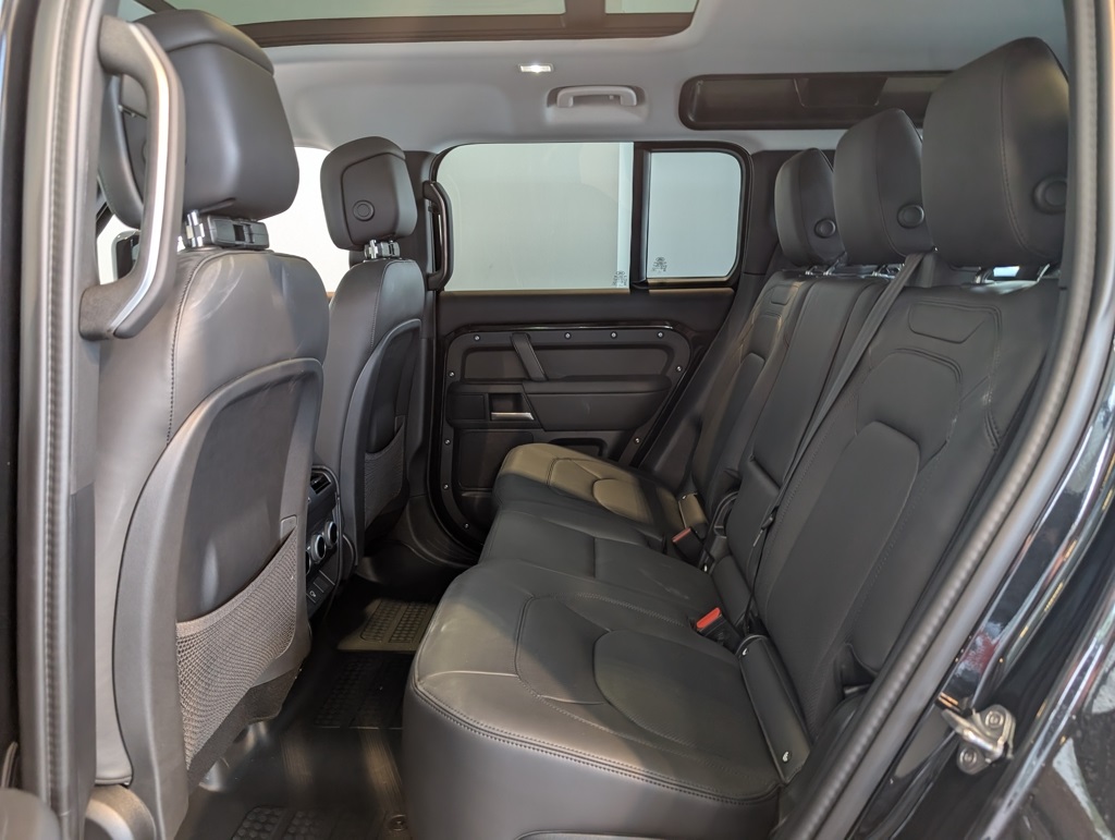 2025 Land Rover Defender 110 S photo 21