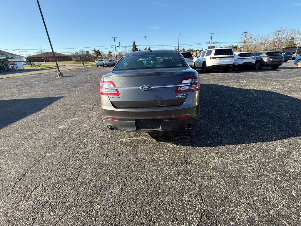 2015 Ford Taurus SEL photo 3
