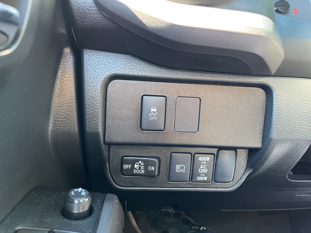 2022 Toyota Tacoma SR5 photo 13