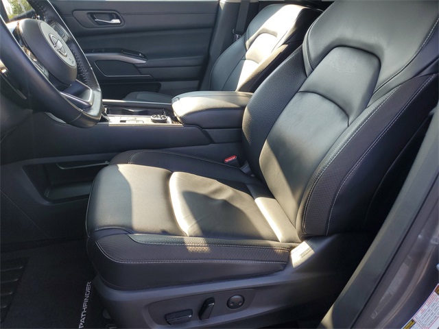 2024 Nissan Pathfinder SL photo 16