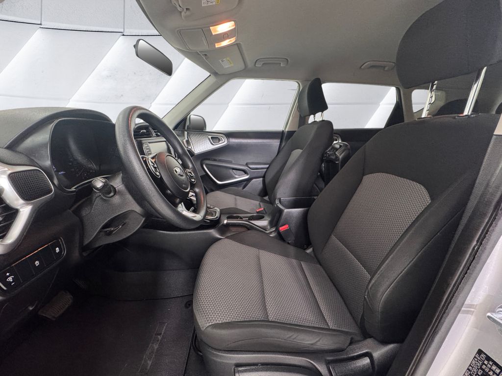 2020 Kia Soul LX photo 3