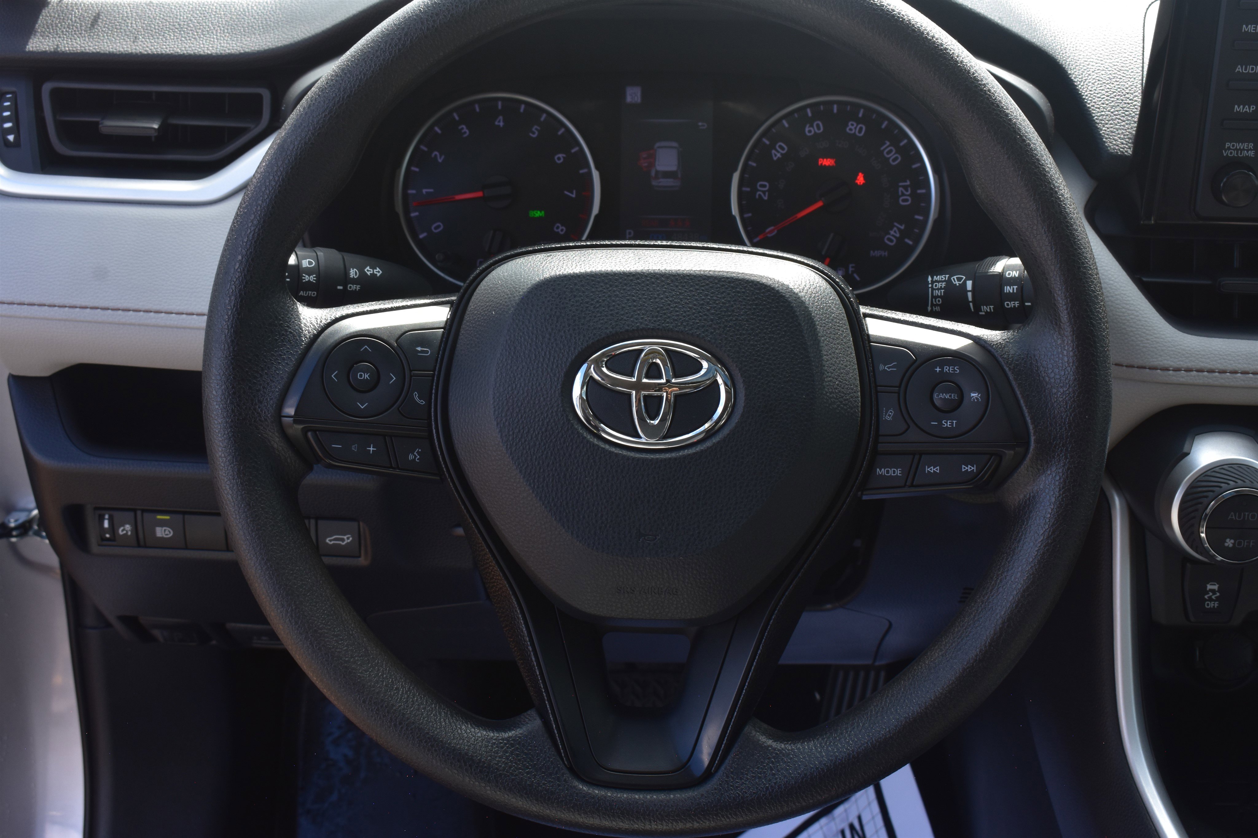 2021 Toyota RAV4 XLE photo 9