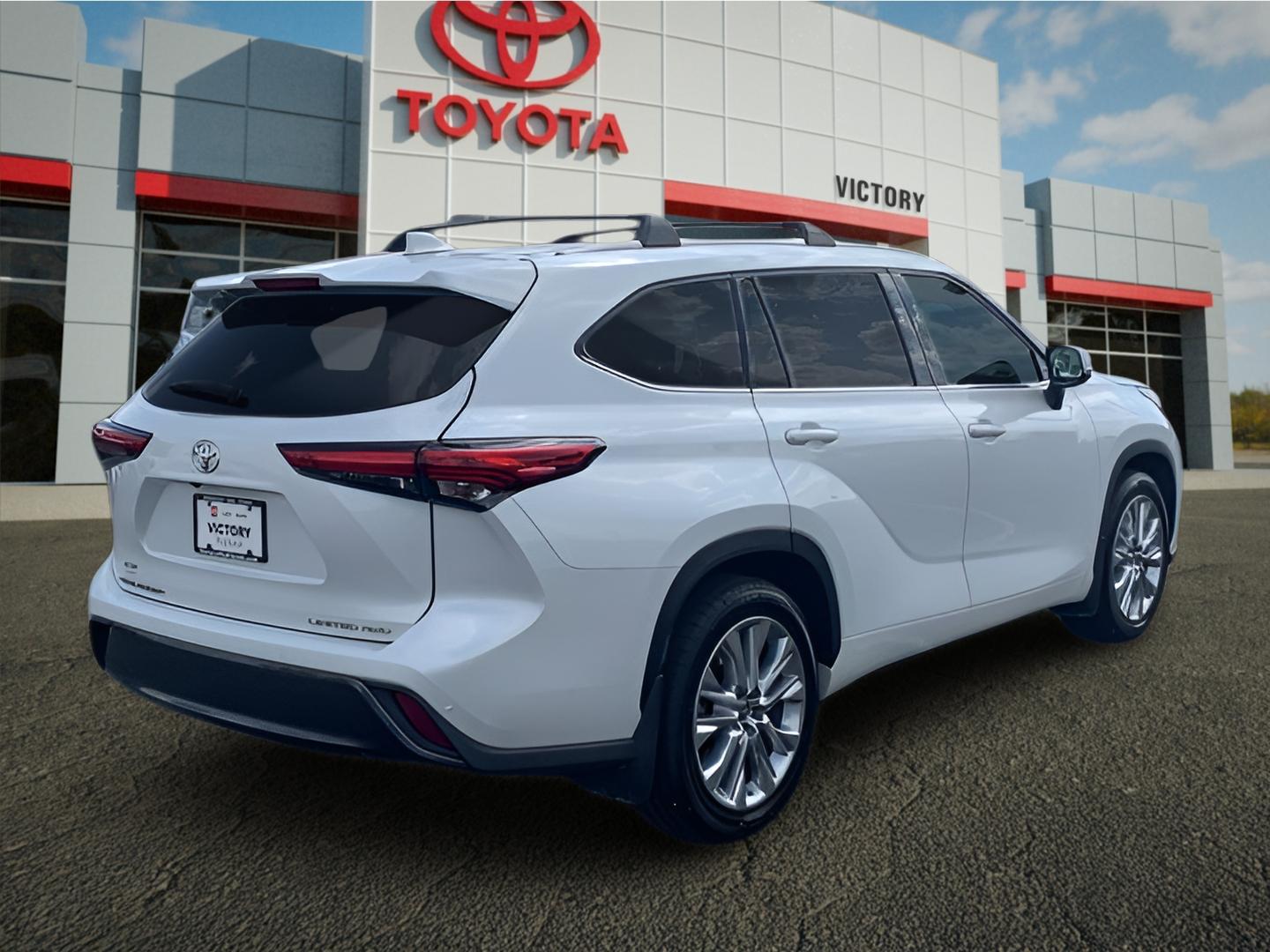 2022 Toyota Highlander Limited photo 3