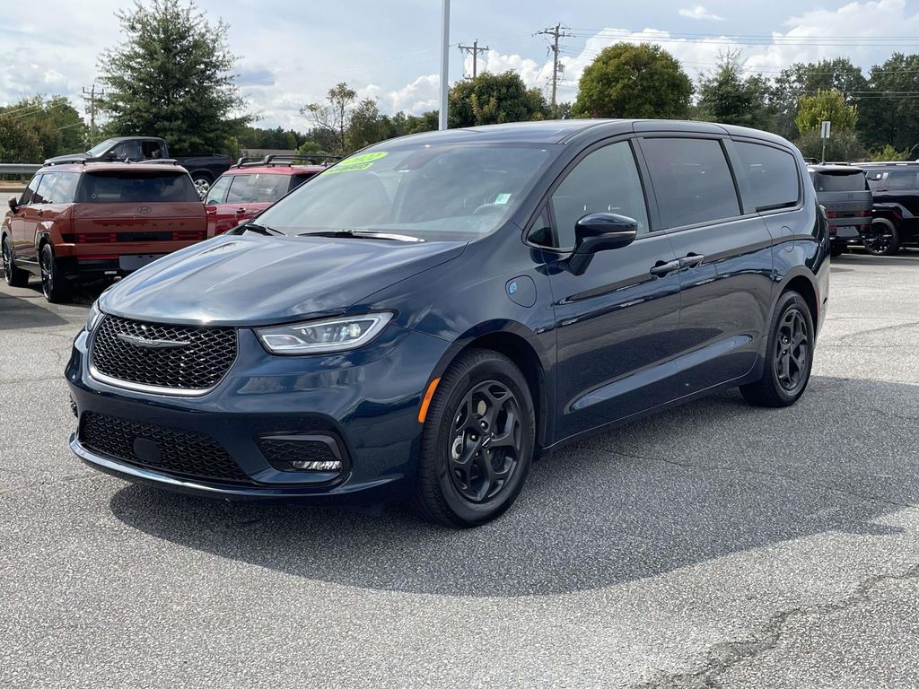 2022 Chrysler Pacifica Hybrid Touring L photo 3