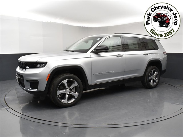 2025 Jeep Grand Cherokee Limited photo 3