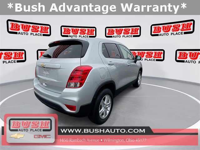 2022 Chevrolet Trax LS photo 2